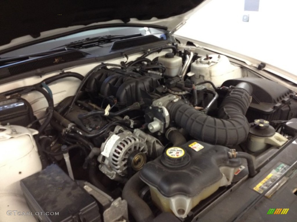 2007 Mustang V6 Premium Coupe - Performance White / Dark Charcoal photo #23