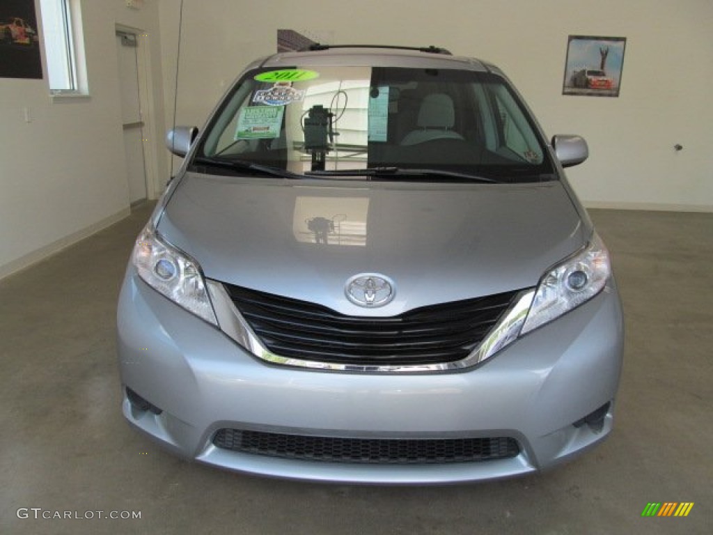 2011 Sienna LE AWD - Silver Sky Metallic / Light Gray photo #4