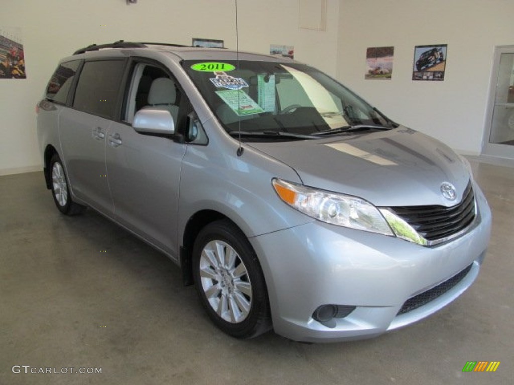 2011 Sienna LE AWD - Silver Sky Metallic / Light Gray photo #5