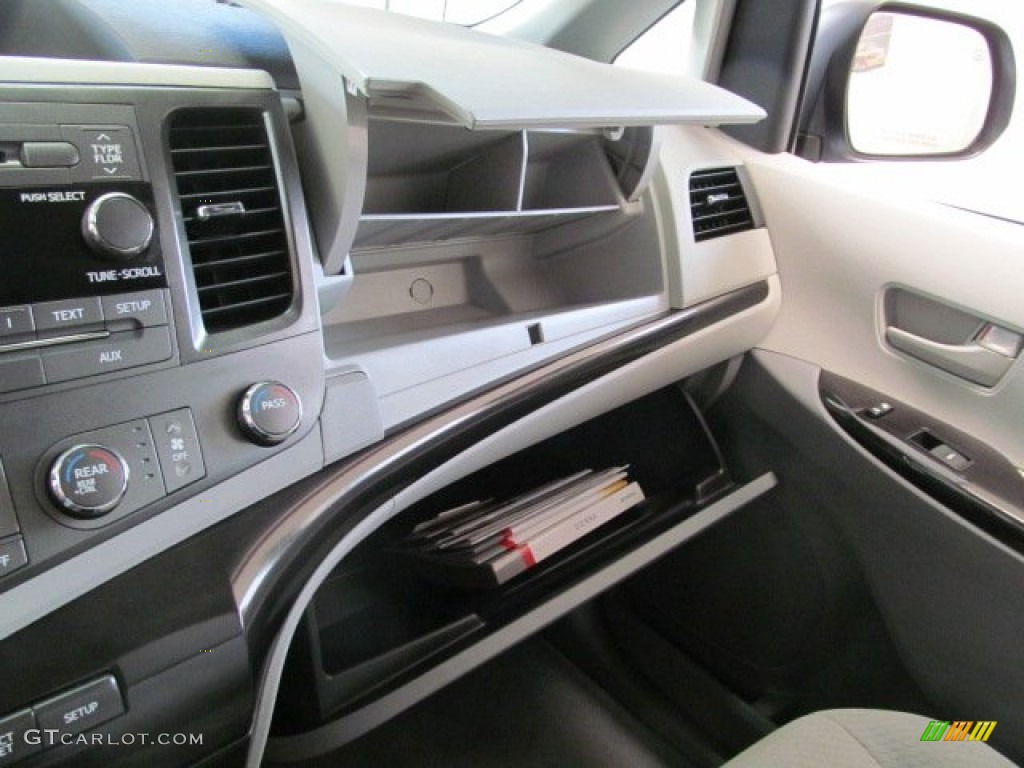 2011 Sienna LE AWD - Silver Sky Metallic / Light Gray photo #14