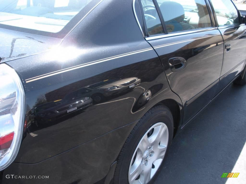 2002 Altima 2.5 S - Super Black / Frost Gray photo #6
