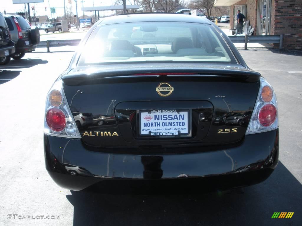 2002 Altima 2.5 S - Super Black / Frost Gray photo #7