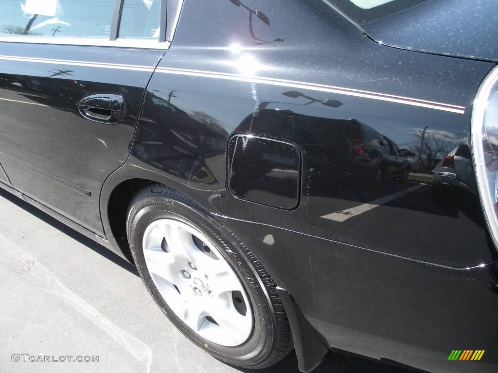 2002 Altima 2.5 S - Super Black / Frost Gray photo #8