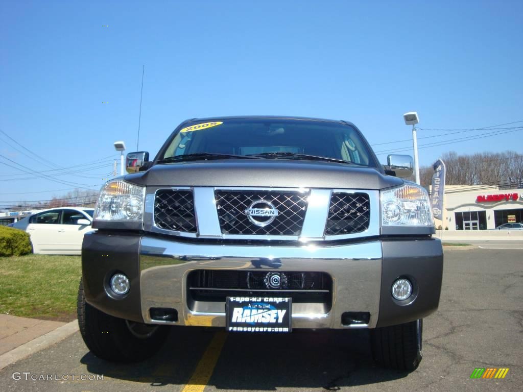 2005 Titan LE Crew Cab 4x4 - Smoke Gray / Graphite/Titanium photo #1