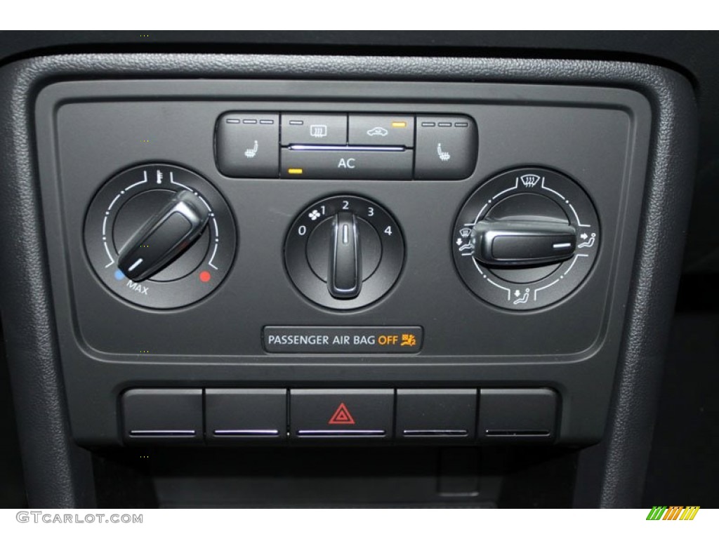 2012 Volkswagen Beetle Turbo Controls Photo #67767186