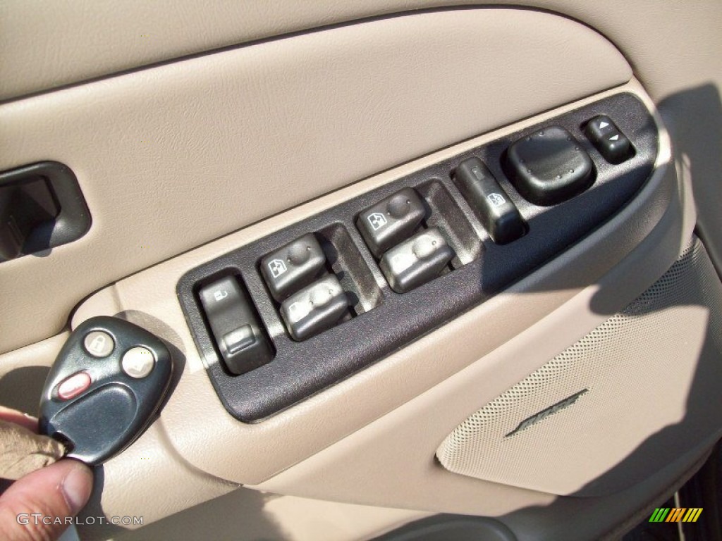 2005 Tahoe LS 4x4 - Sandstone Metallic / Tan/Neutral photo #5