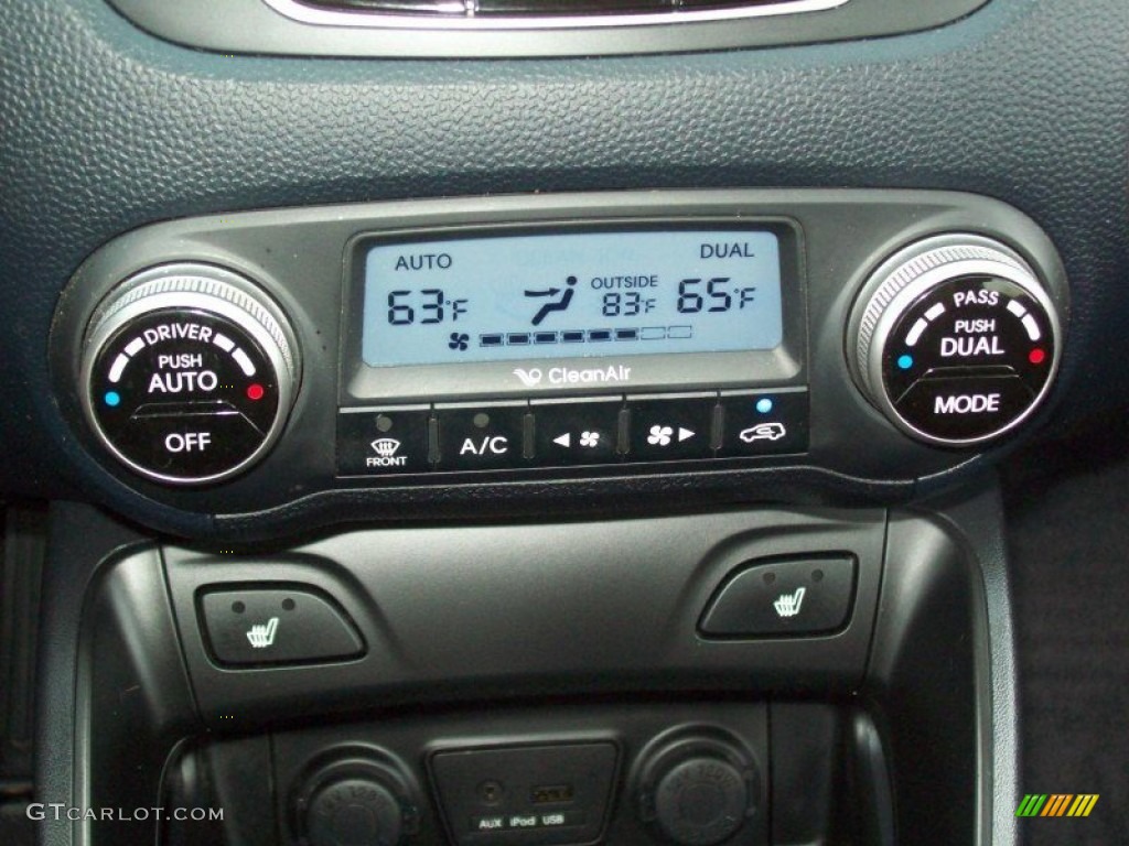 2011 Hyundai Tucson Limited AWD Controls Photos