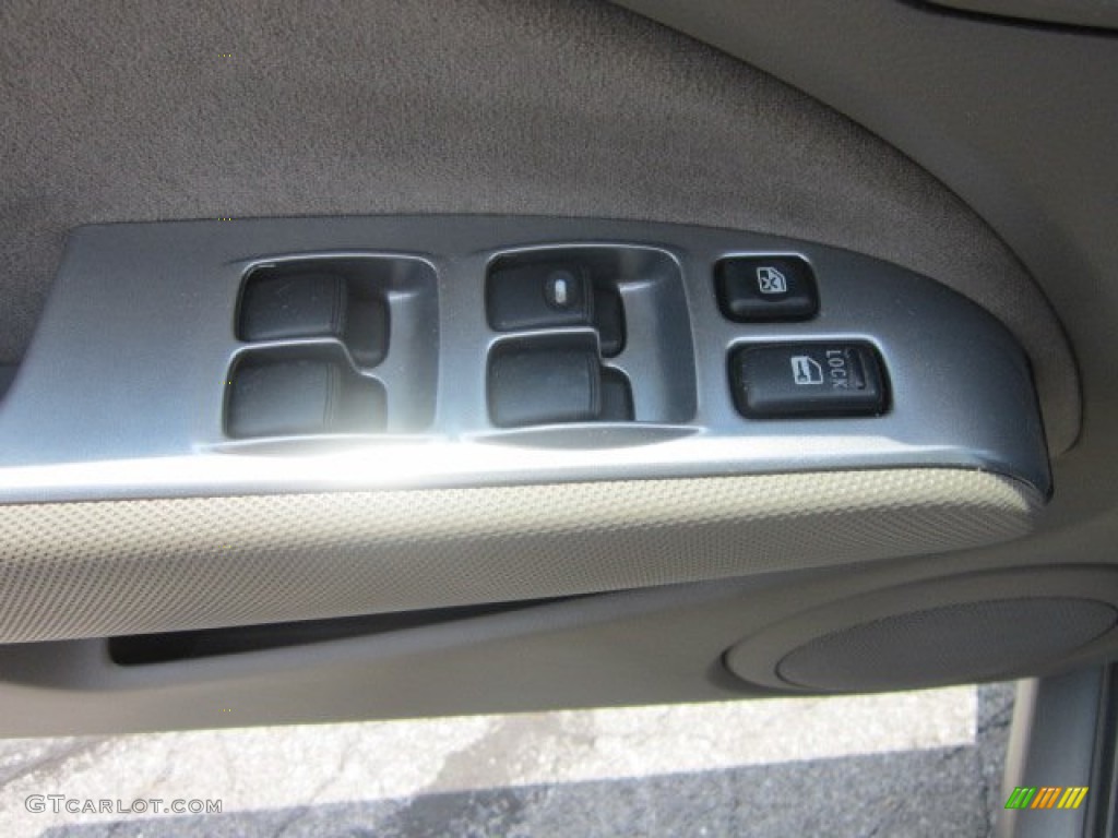 2003 Outlander LS 4WD - Urban Gray Pearl / Charcoal photo #12