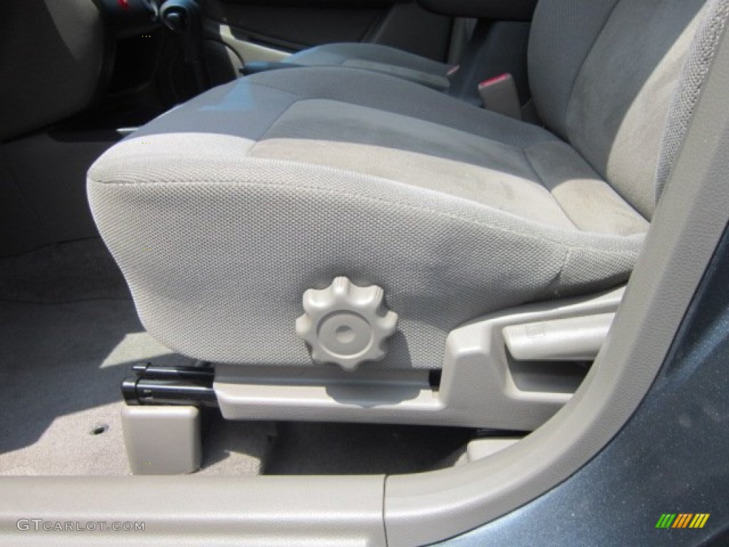 2003 Outlander LS 4WD - Urban Gray Pearl / Charcoal photo #13