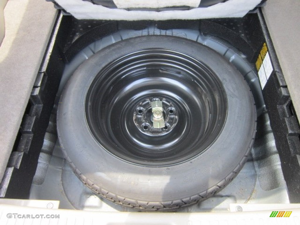 2003 Outlander LS 4WD - Urban Gray Pearl / Charcoal photo #26