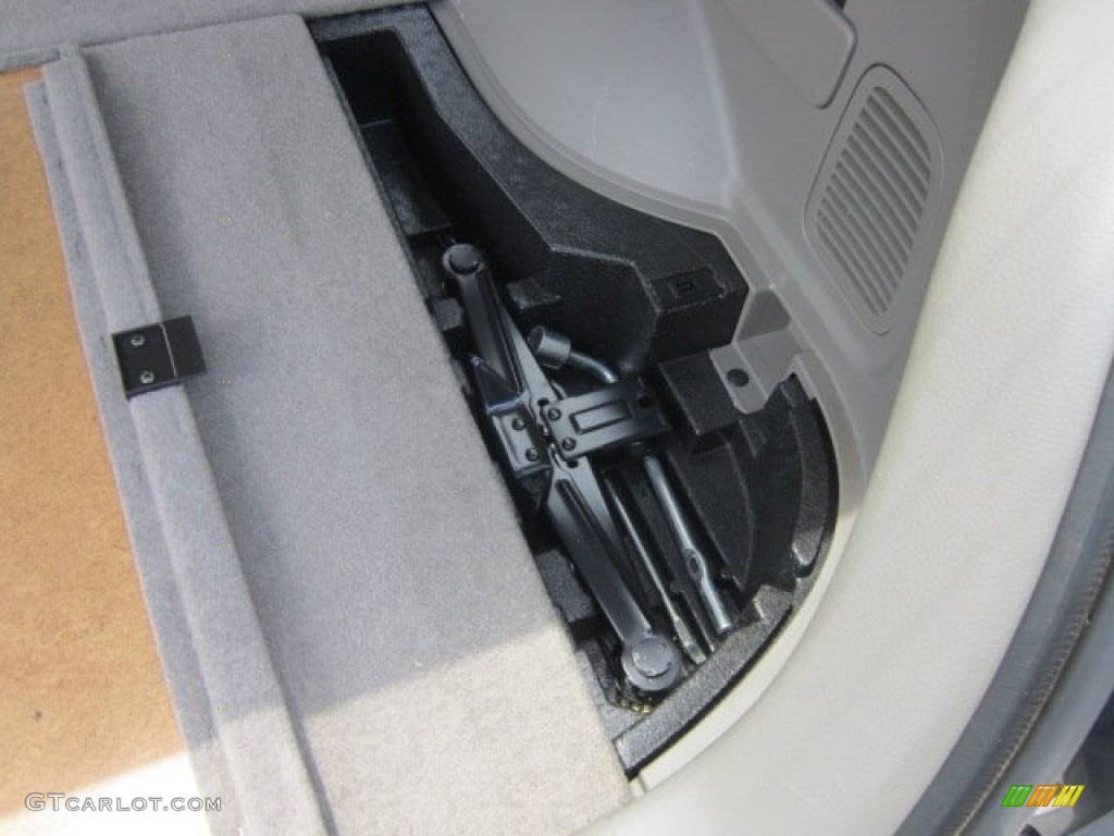 2003 Outlander LS 4WD - Urban Gray Pearl / Charcoal photo #28
