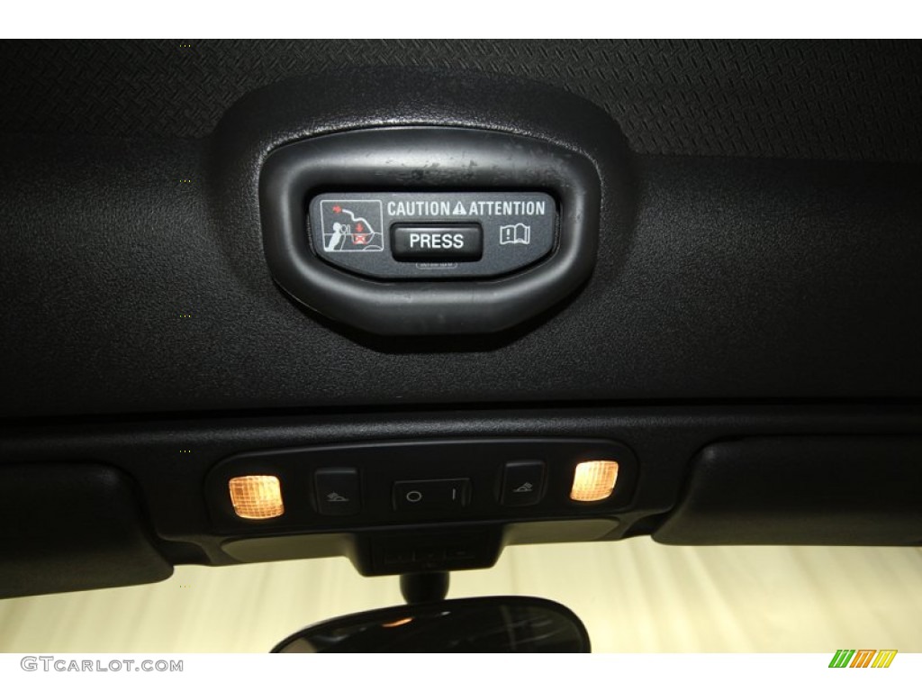 2002 Audi TT 1.8T quattro Roadster Controls Photo #67772433