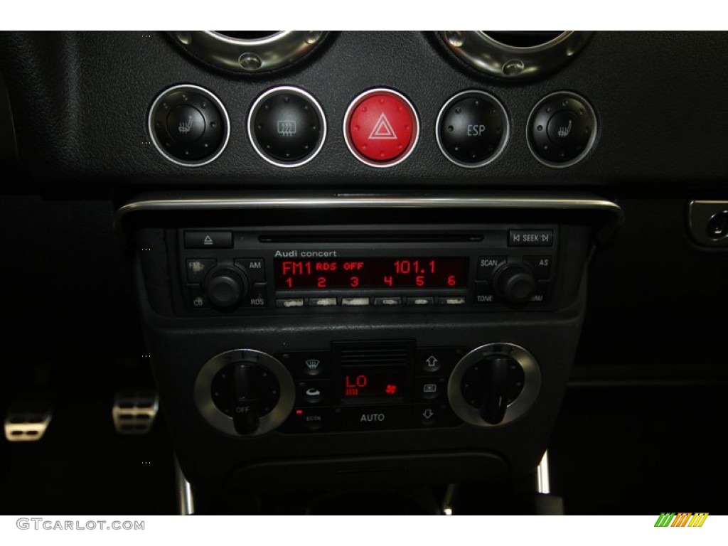2002 Audi TT 1.8T quattro Roadster Controls Photo #67772439