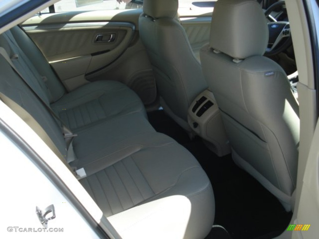 2013 Taurus SE - Oxford White / Dune photo #18