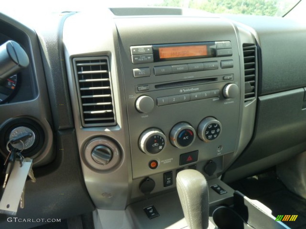 2004 Titan LE Crew Cab 4x4 - Deep Water Blue/Green / Graphite/Titanium photo #23