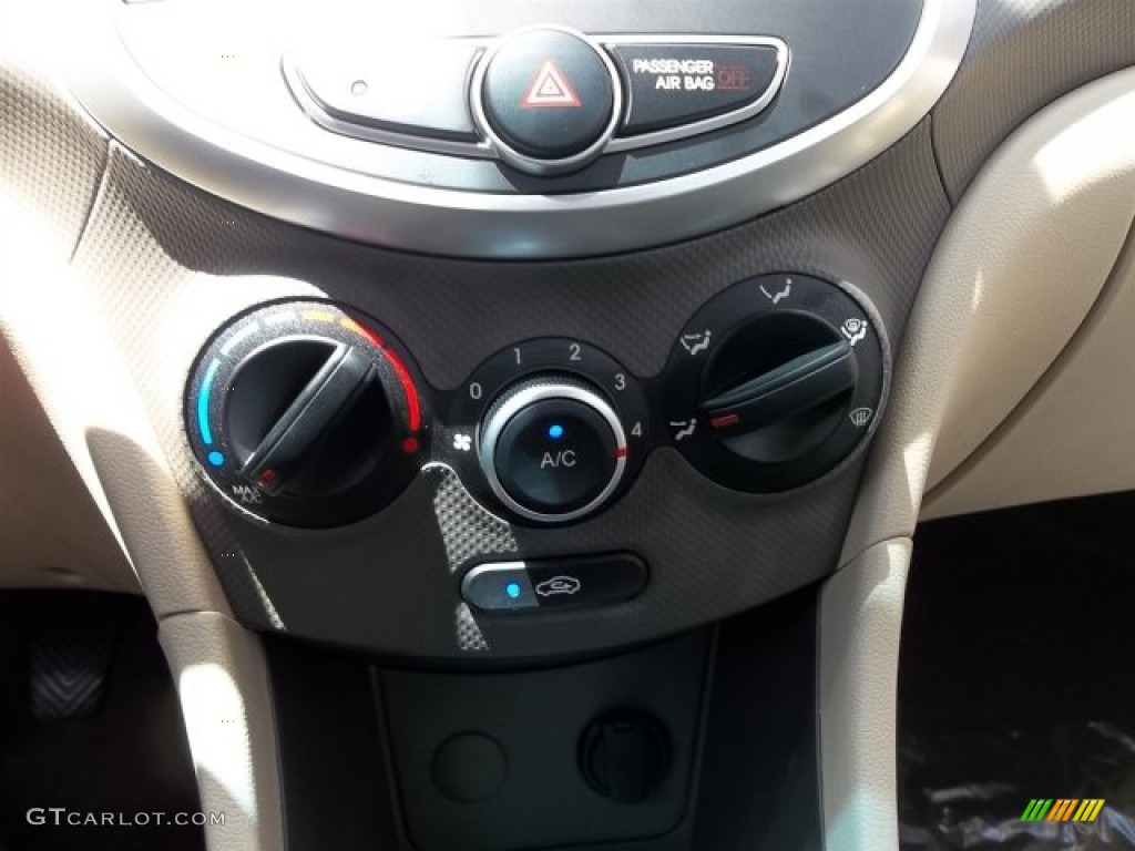 2012 Hyundai Accent GLS 4 Door Controls Photo #67785228