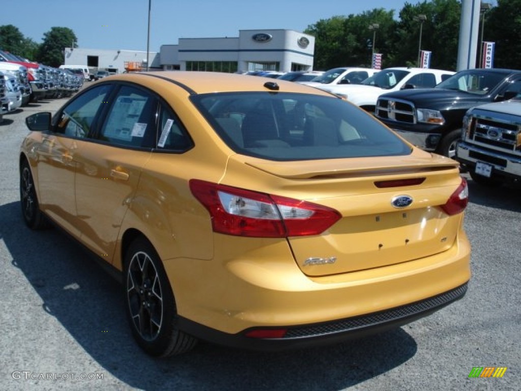 2012 Focus SE Sport Sedan - Yellow Blaze Tricoat Metallic / Two-Tone Sport photo #6