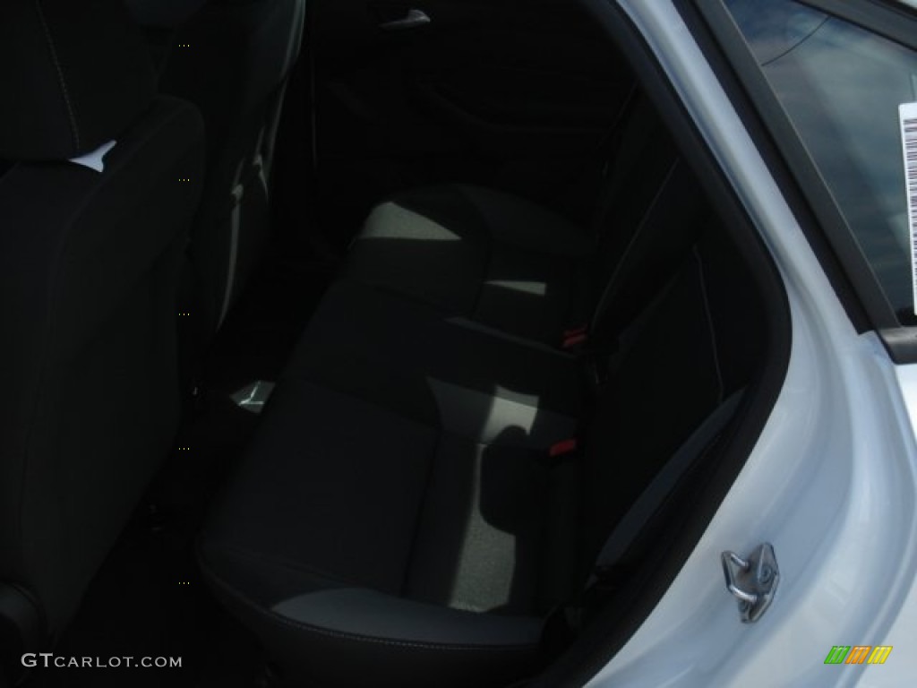 2012 Focus SE Sedan - Oxford White / Charcoal Black photo #13