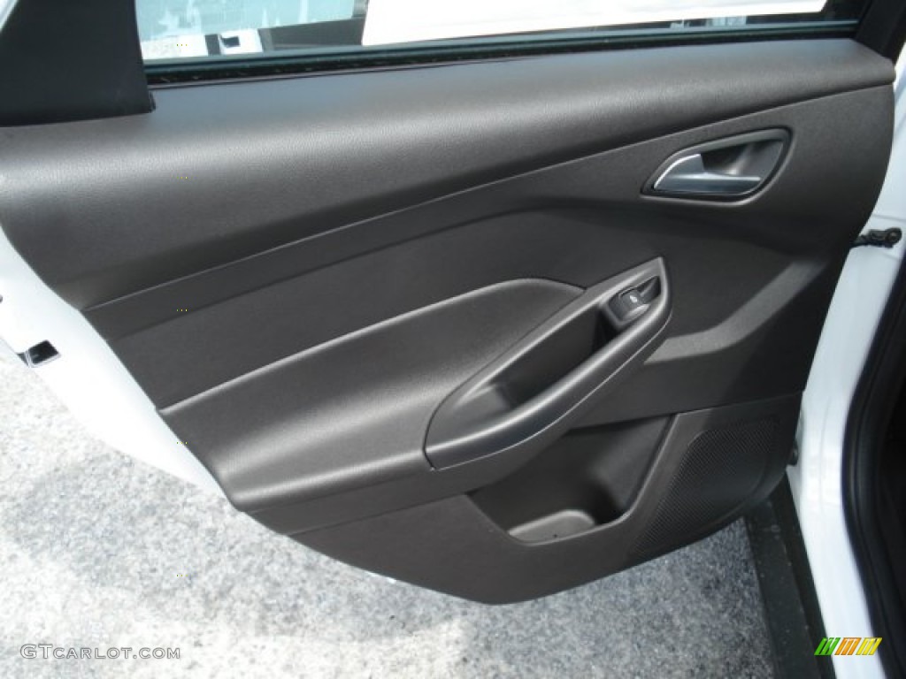 2012 Focus SE Sedan - Oxford White / Charcoal Black photo #14