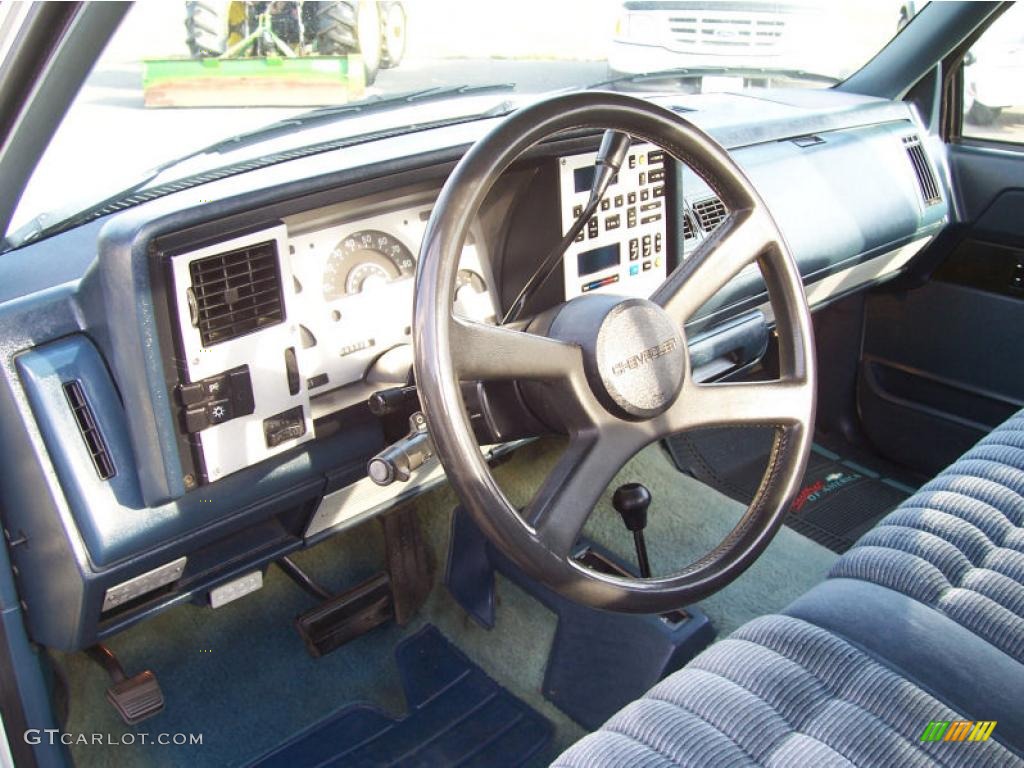 1988 C/K K1500 Silverado Regular Cab 4x4 - Summit White / Blue photo #20