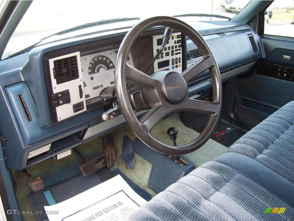 1988 C/K K1500 Silverado Regular Cab 4x4 - Summit White / Blue photo #22