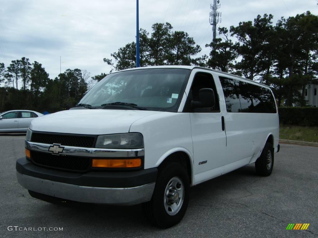 2003 Express 3500 Extended Passenger Van - Summit White / Medium Dark Pewter photo #1
