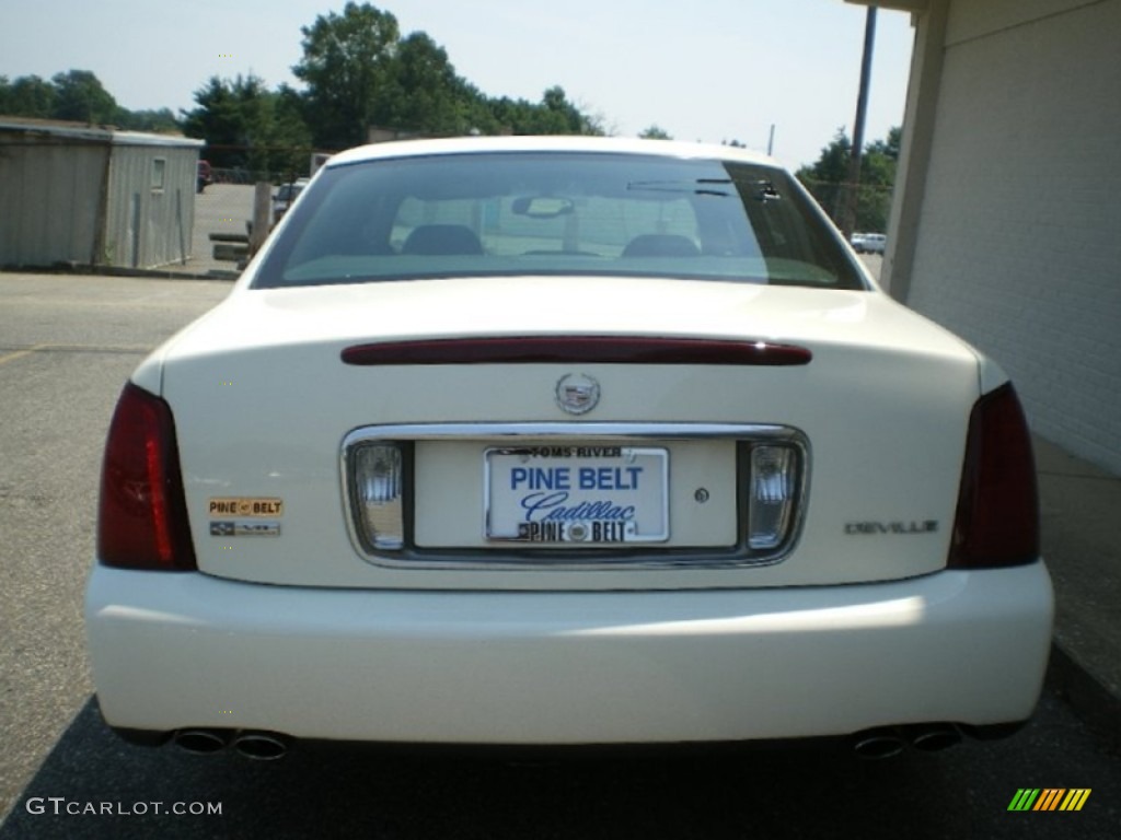 2004 DeVille Sedan - Cashmere / Cashmere photo #6