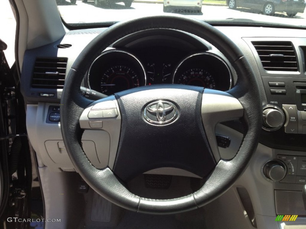 2010 Highlander V6 4WD - Black / Ash photo #32