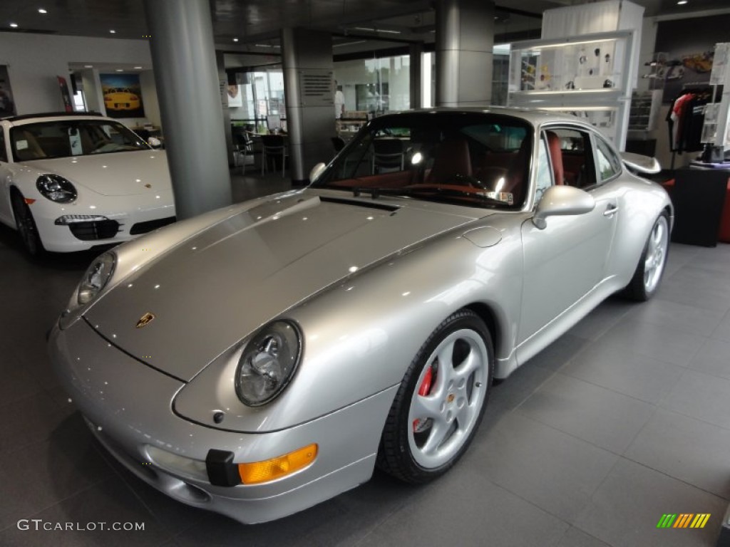 Arctic Silver Metallic Porsche 911