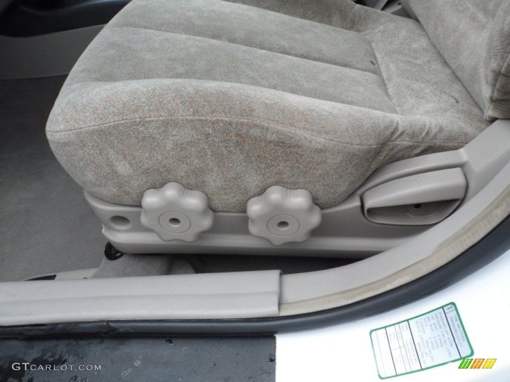 2001 Elantra GLS - Noble White / Beige photo #32