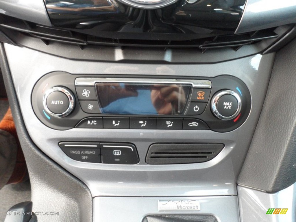 2012 Ford Focus Titanium 5-Door Controls Photo #67812956