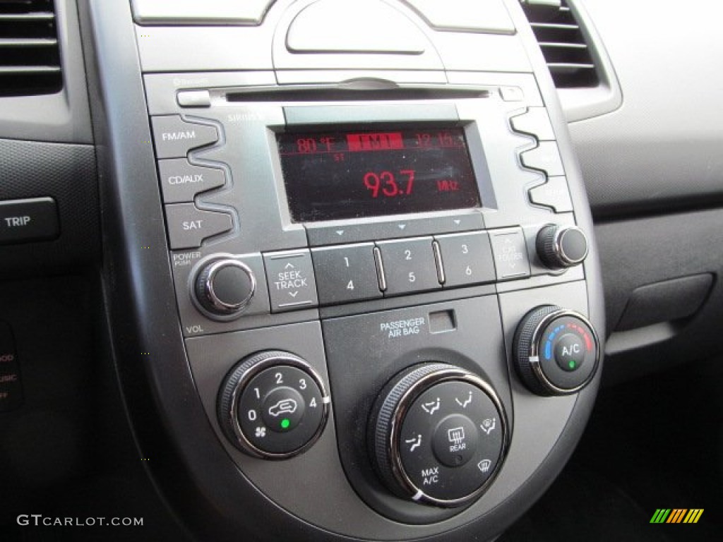 2010 Kia Soul Shadow Dragon Special Edition Controls Photo #67813524