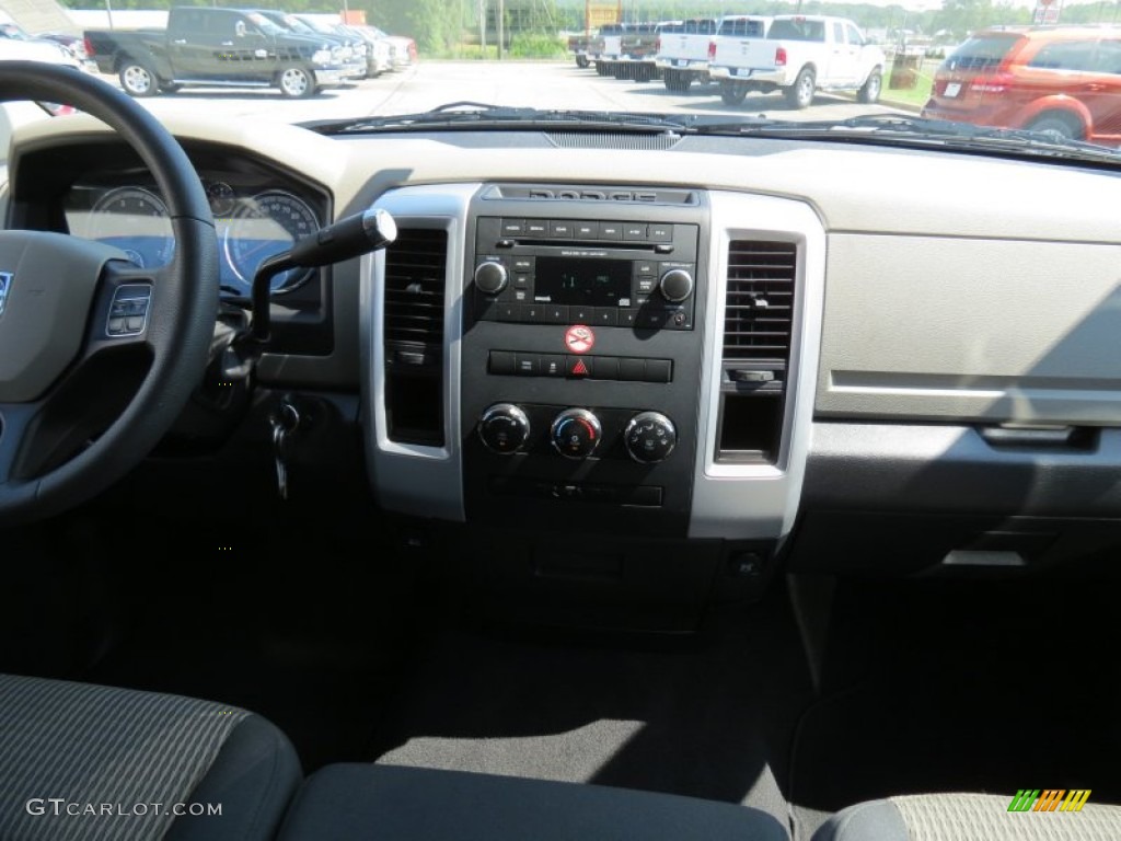 2012 Ram 1500 SLT Quad Cab - Black / Dark Slate Gray/Medium Graystone photo #19