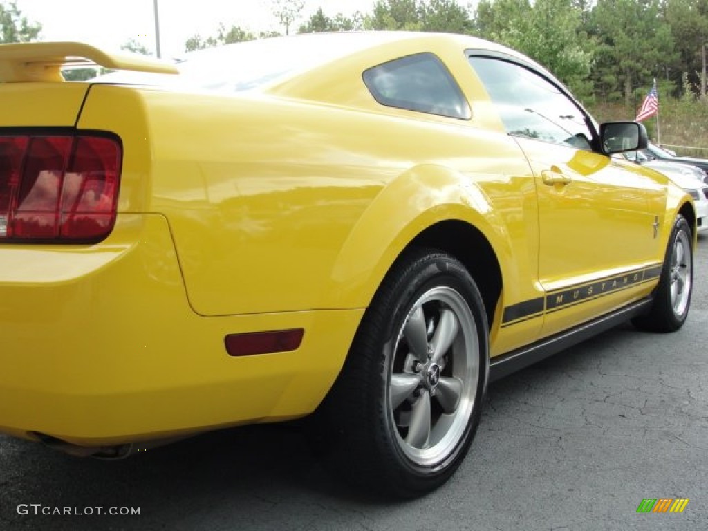 2006 Mustang V6 Premium Coupe - Screaming Yellow / Dark Charcoal photo #9