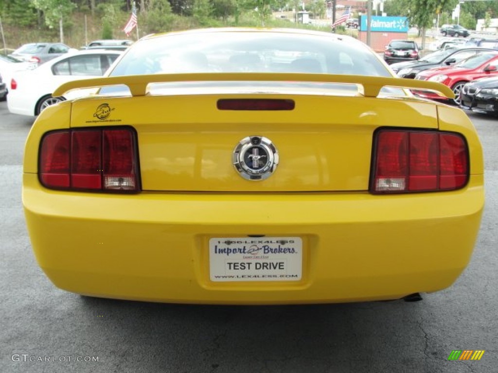 2006 Mustang V6 Premium Coupe - Screaming Yellow / Dark Charcoal photo #10