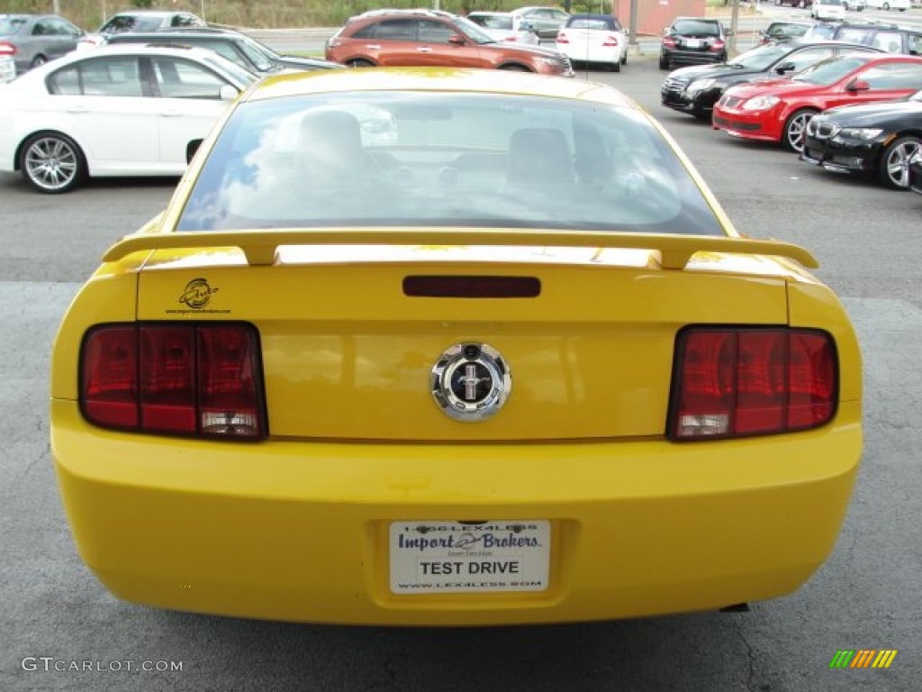 2006 Mustang V6 Premium Coupe - Screaming Yellow / Dark Charcoal photo #11