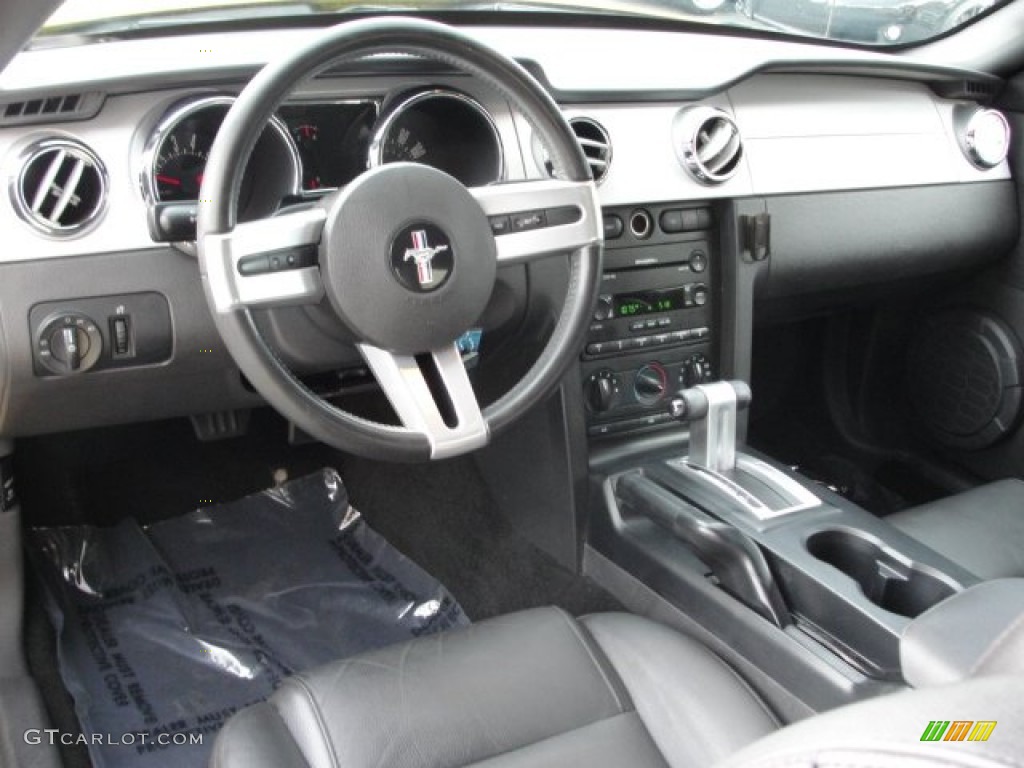 2006 Mustang V6 Premium Coupe - Screaming Yellow / Dark Charcoal photo #21