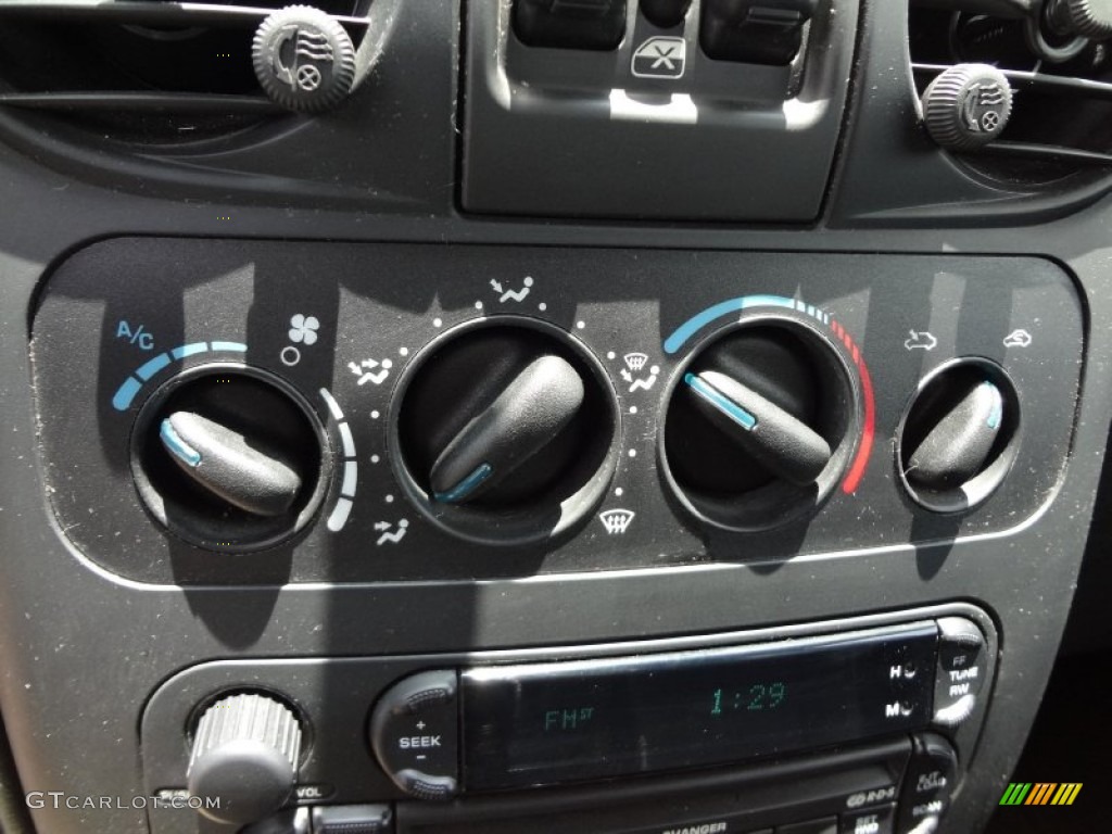 2005 Chrysler PT Cruiser Limited Turbo Controls Photo #67831220