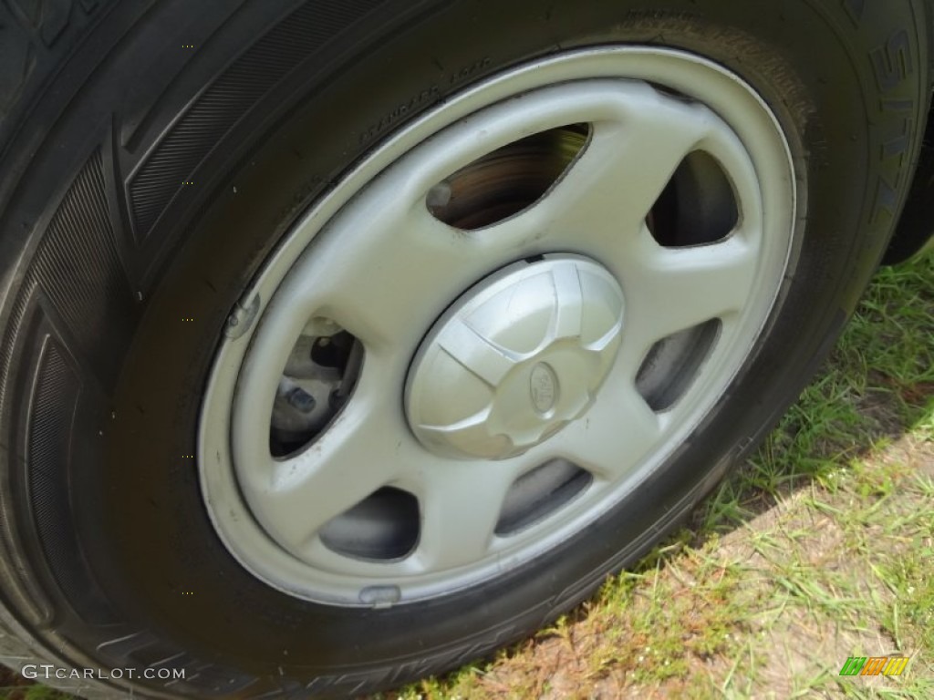 2008 Ford Escape XLS Wheel Photos