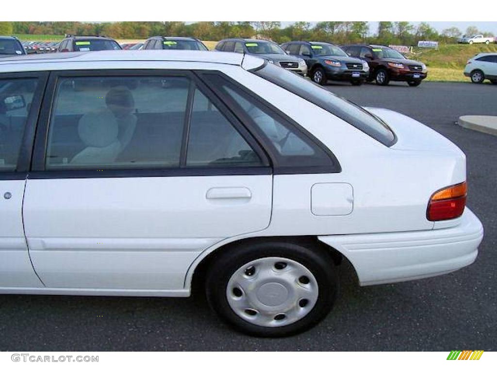 1994 Escort LX Sedan - Oxford White / Grey photo #10