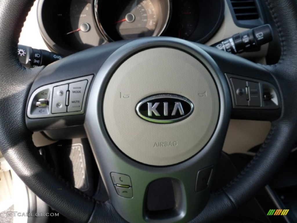 2011 Kia Soul ! Sand/Black Premium Leather Steering Wheel Photo #67838758