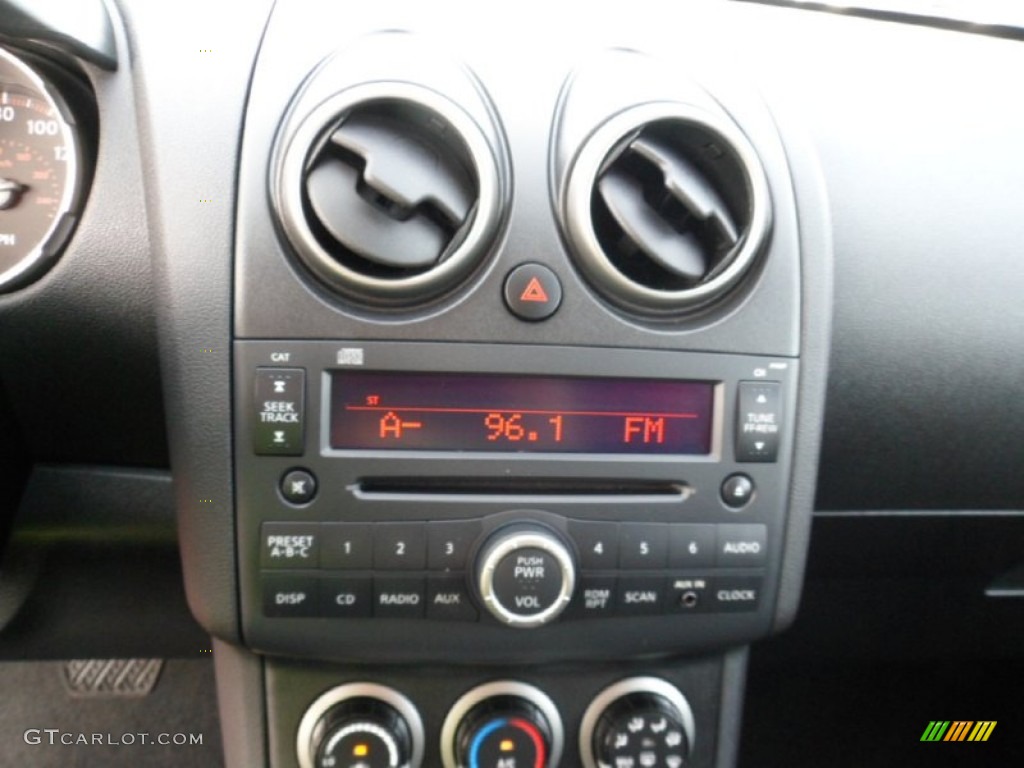 2010 Nissan Rogue AWD Krom Edition Controls Photo #67839026
