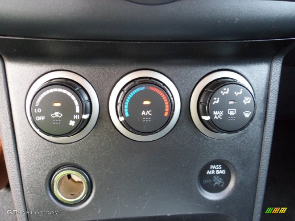 2010 Nissan Rogue AWD Krom Edition Controls Photo #67839032