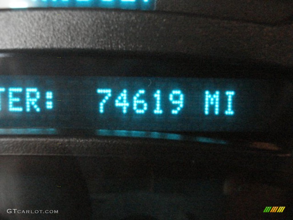2005 Suburban 1500 Z71 4x4 - Sandstone Metallic / Tan/Neutral photo #14