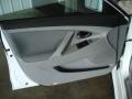 Super White - Camry SE Photo No. 12