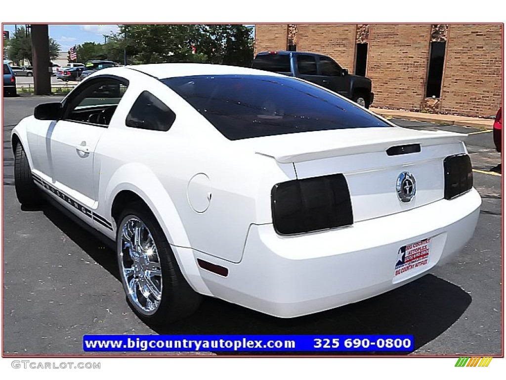 2007 Mustang V6 Premium Coupe - Performance White / Dark Charcoal photo #3