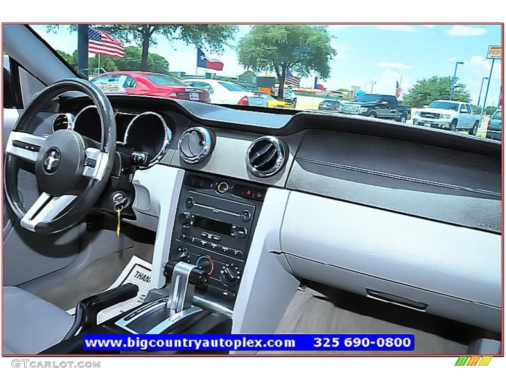 2007 Mustang V6 Premium Coupe - Performance White / Dark Charcoal photo #24