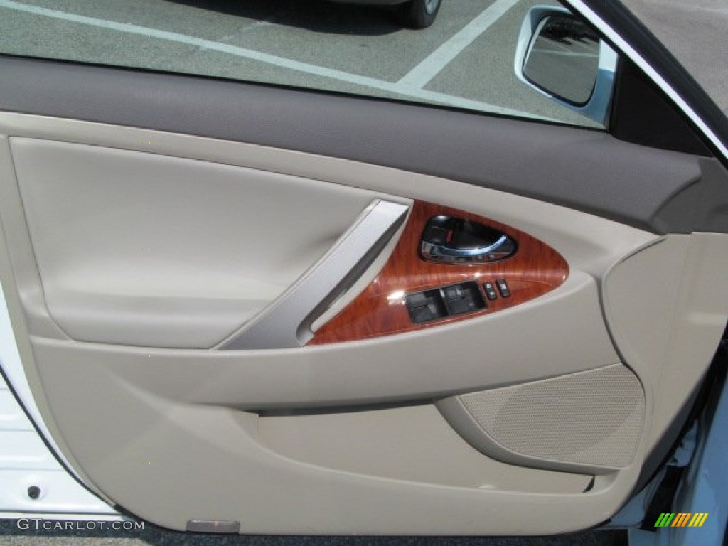 2008 Camry XLE - Super White / Bisque photo #11