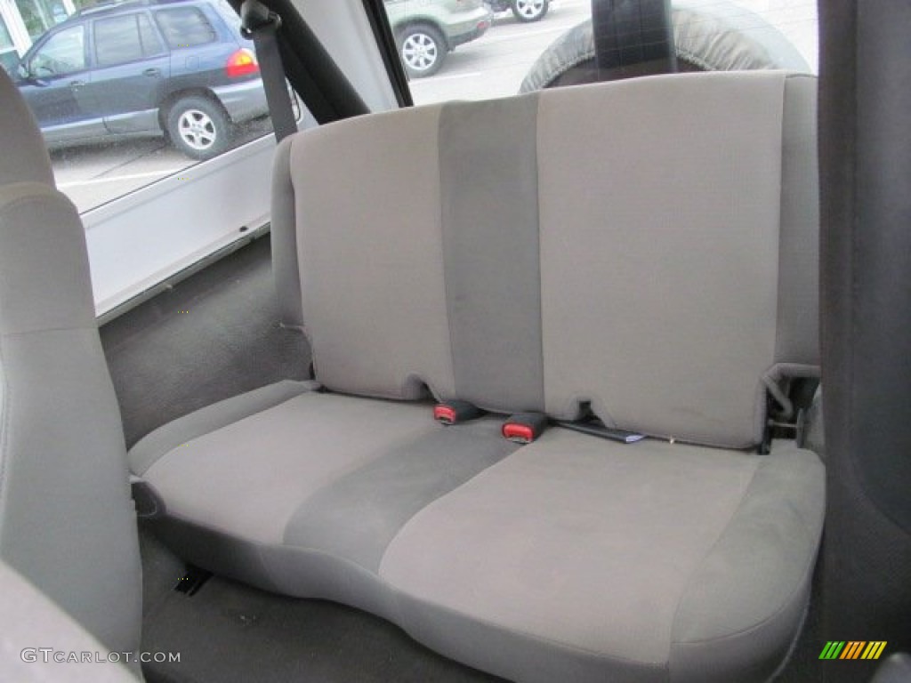2005 Jeep Wrangler Unlimited Rubicon Sahara 4x4 Rear Seat Photo #67857583