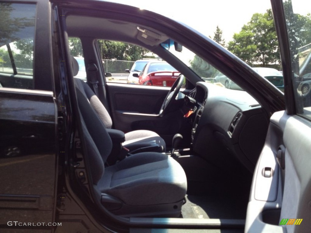 2004 Elantra GLS Sedan - Black Obsidian / Gray photo #10